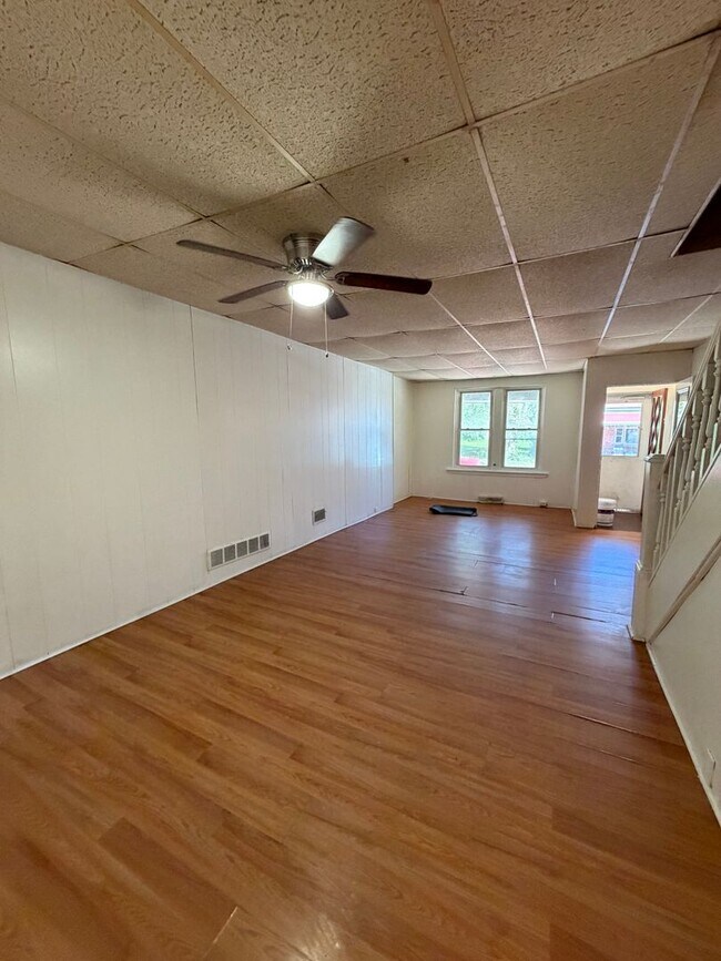 73 E Paul Ave