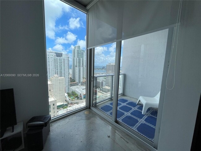 Photo - 151 SE 1st St Unidad 3004