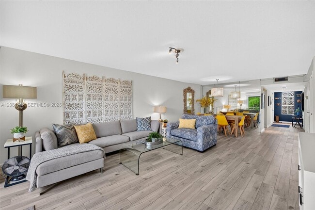 Building Photo - 16431 Blatt Blvd Unit 202