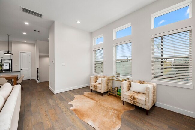 Photo - 326 Eastwood St