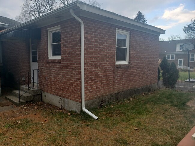 Photo - 19 Maplewood Ave Unit B