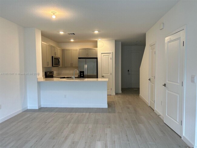 Photo - 172 SE 5th Ct