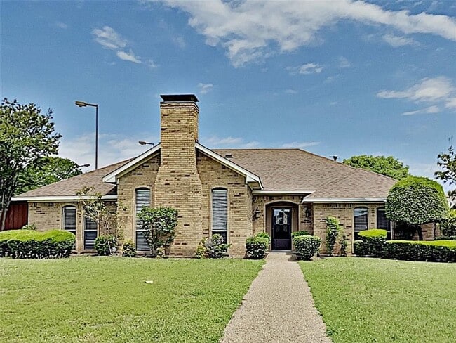 Photo - 1601 E Spring Valley Rd House