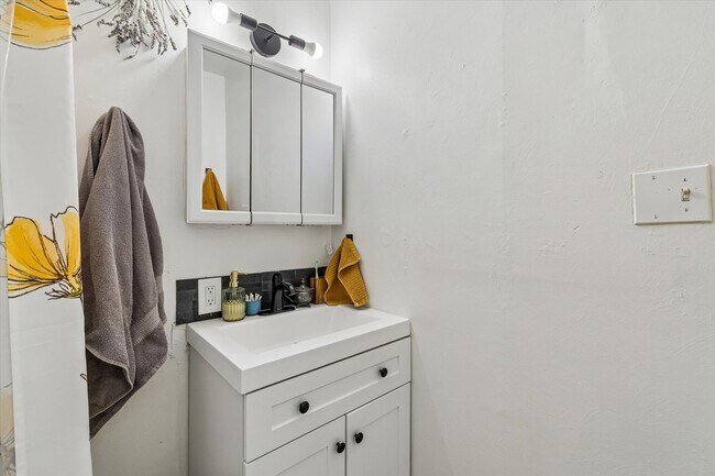 Photo - 1843 Grove St Unit Beautifully Updated #1