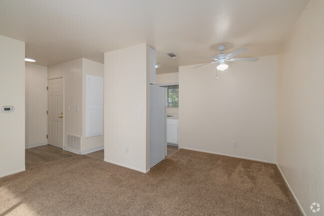 1 habitación, 1 baño - 566 pies cuadrados - con patio - Comedor - Valley Oak Apartments