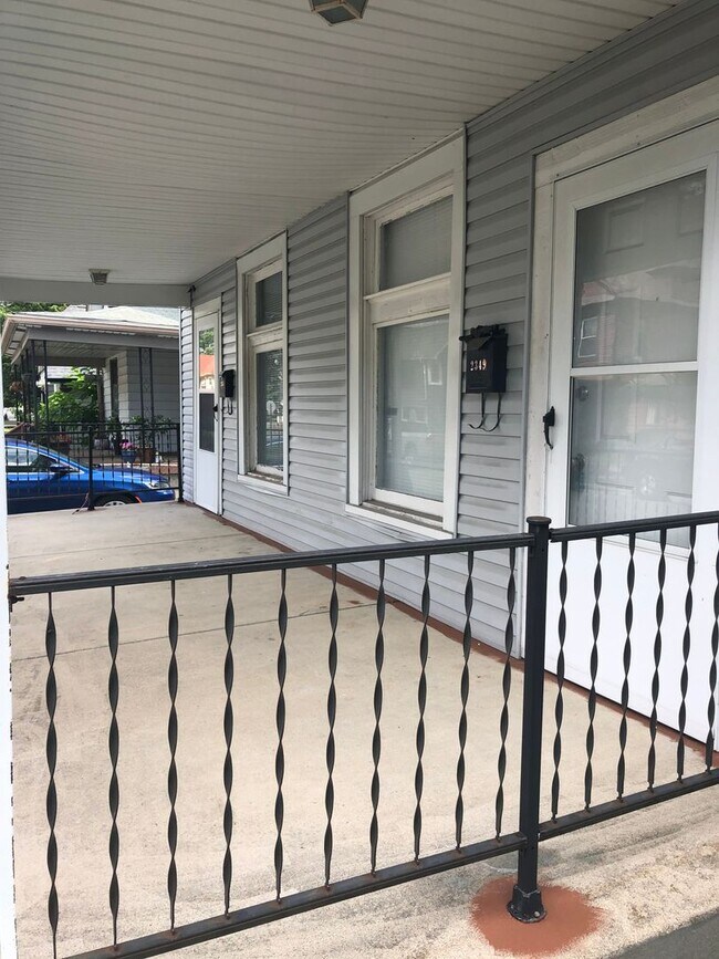 Photo - Spacious 2 Bedroom Half Double