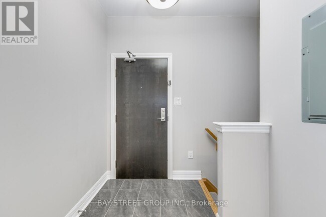 Photo - 2326 Taunton Rd