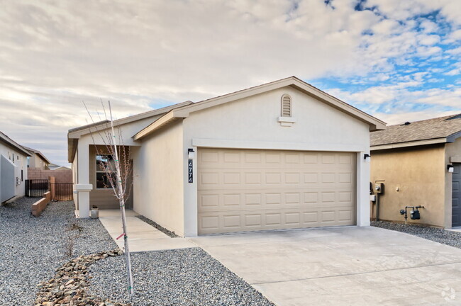 Building Photo - Almost new home in Mountain Hawk area of N...