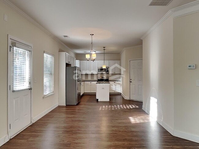 Photo - 2535 Beal St