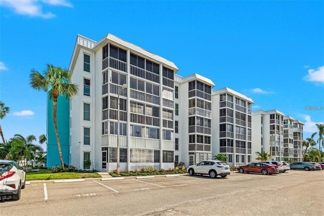 Building Photo - 4908 38th Way S Unit 401