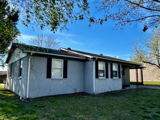 Photo - 825 David Ln