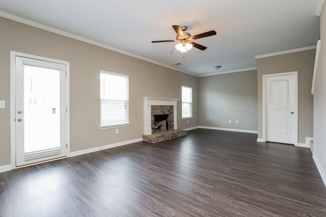 Photo - 723 Fieldcrest Dr