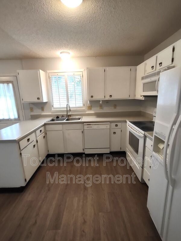 Photo - 8218 Knights Bridge Rd