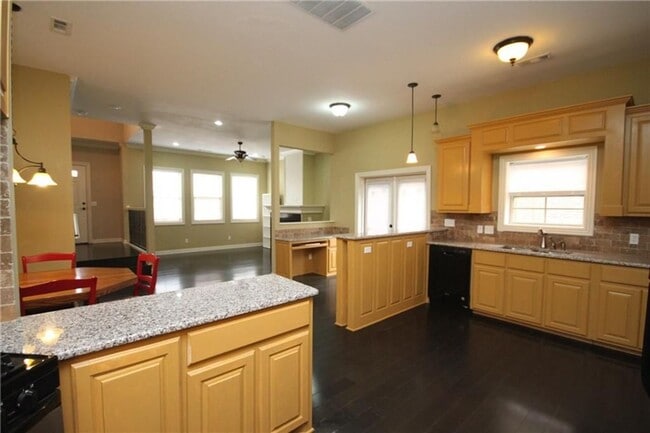 Photo - Available June 1st! 3-Bedroom, 2.5-Bathroom Home in Rupple Row