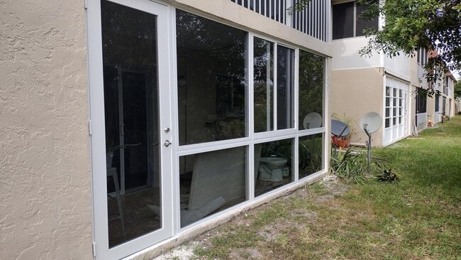 Photo - 9220 SW 3rd St Unidad 907