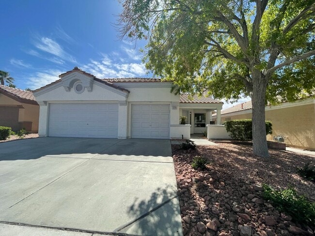 Charming Single-Story Home with 3-Car Gara... - Charming Single-Story Home with 3-Car Gara...