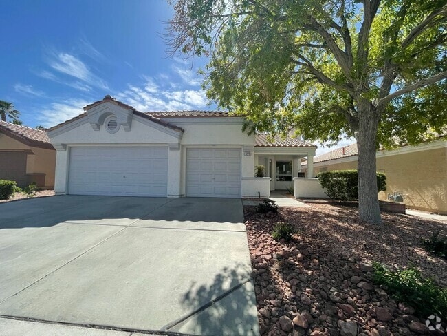 Building Photo - Charming Single-Story Home with 3-Car Gara...