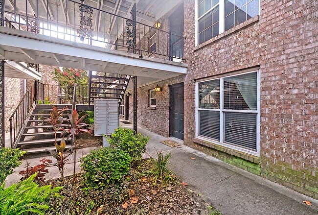 Building Photo - 867 Colony Dr Unit F93