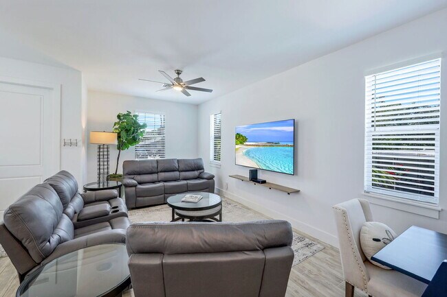 Photo - Relaxation & Recreation Await in This Napl...