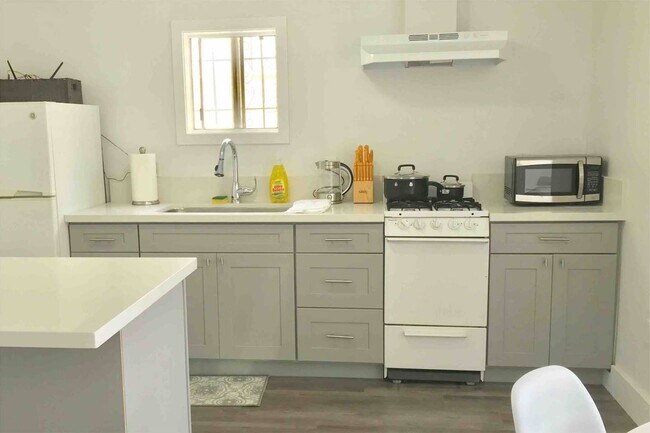 Photo - 619 W Kelso St