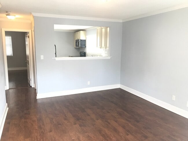Photo - 507 Spring St SW