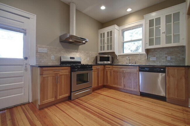 Photo - 811 W 30th St Unit A