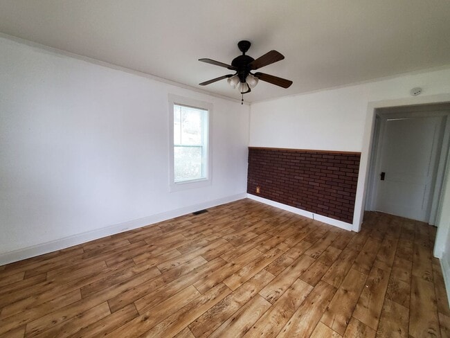 Photo - 203 Meridith St