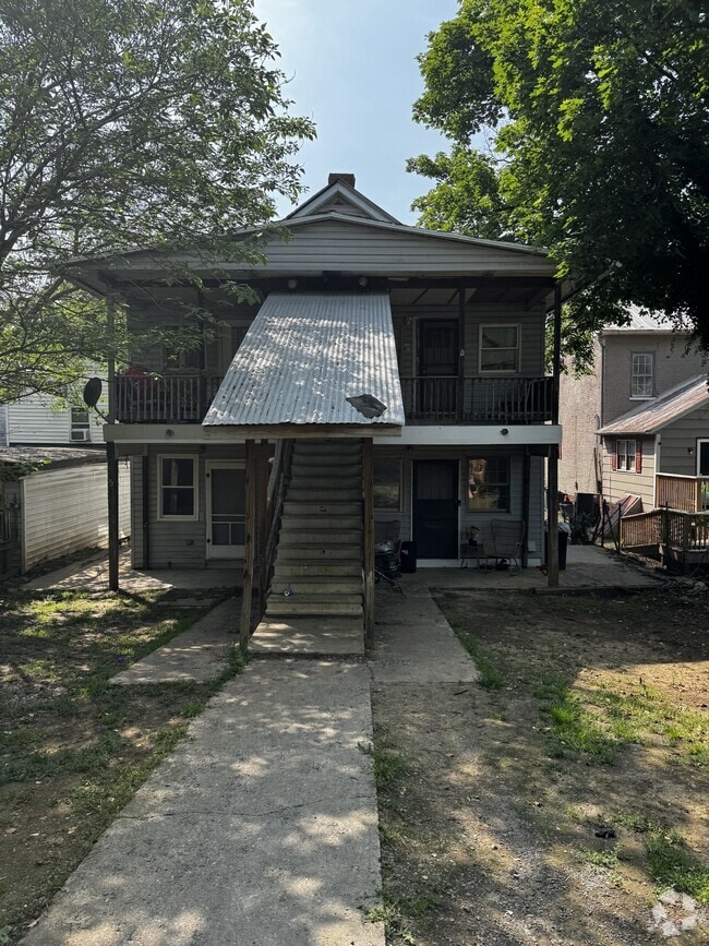 Building Photo - 537 N Queen St Rental