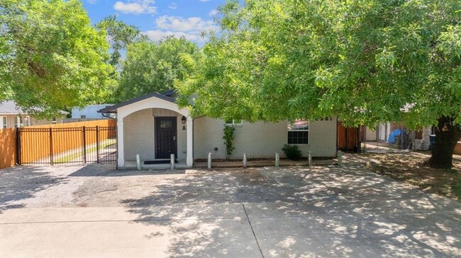Building Photo - 6001 Jain Ln Unit B Rental