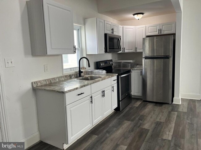 Photo - 113 W John St