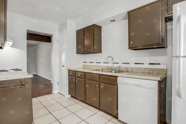 Photo - **Spacious 3-Bedroom Townhome with Partial...