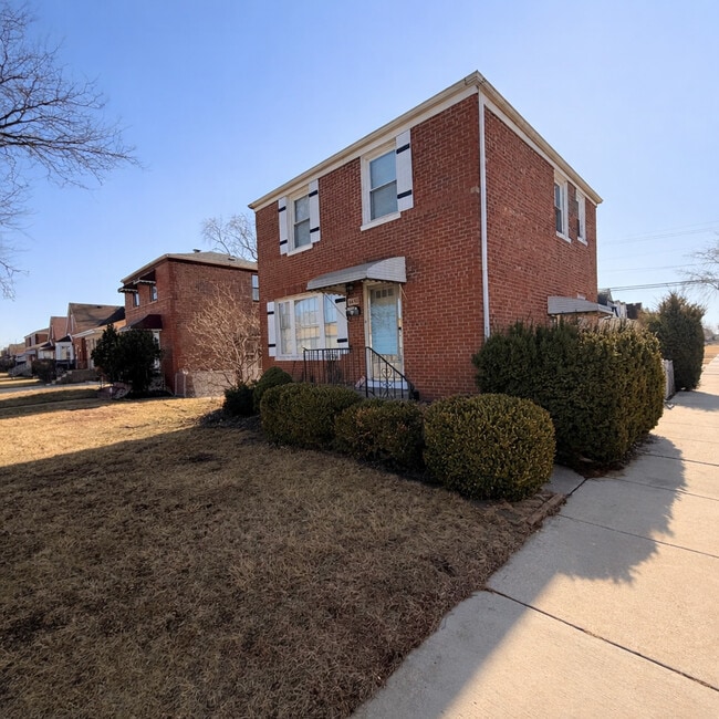 Building Photo - 3857 W 51st St