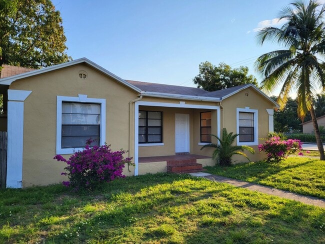 Photo - 401 SW 10th St