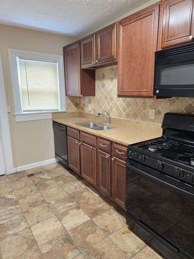 Photo - 583 Colonial Cir SE Unit #1