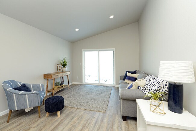 Photo - 813 United Dr