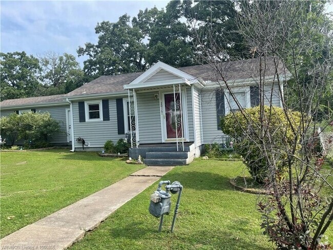 Building Photo - Charming 3 Bed 2 Bath House