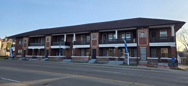 Building Photo - 1501 Riverside Dr