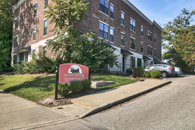 Railway Manor - Railway Manor Apartments