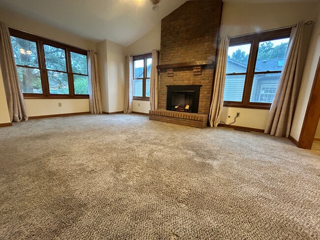 Photo - 840 Westlake Dr