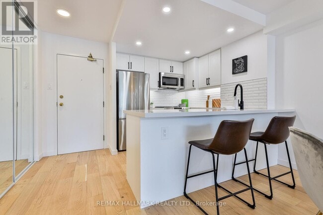 Photo - 117 Gerrard St E Unit 402