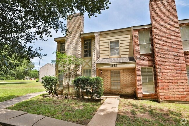 Building Photo - 1552 East Ave Rental