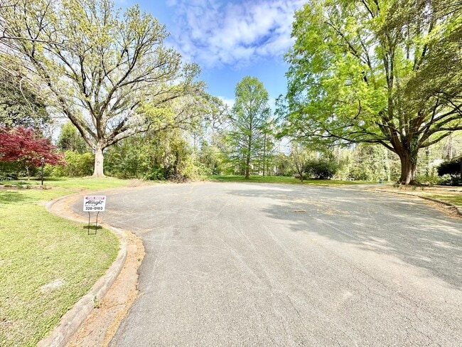 Photo - 621 Hanover Ct