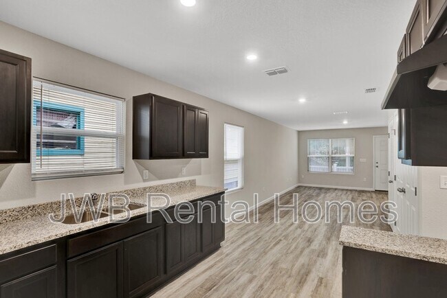Photo - 325 Woodlawn Ave