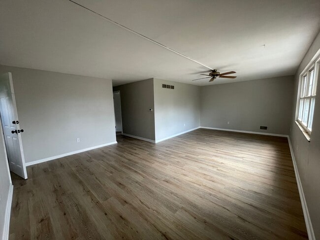 Photo - 112 Woodlawn Ave Unit Apt 2