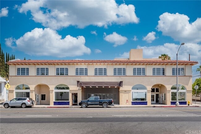 Edificio principal - 851 E Washington Blvd