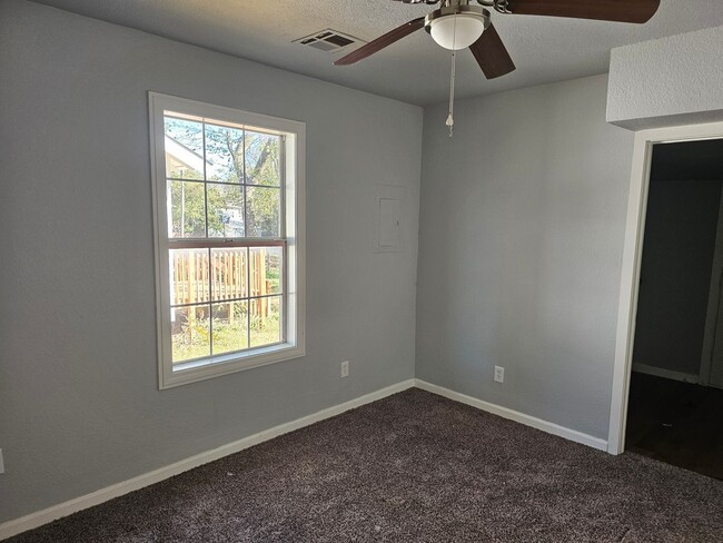 Photo - 1 Bed 1 Bath For Rent    50% off first mon...