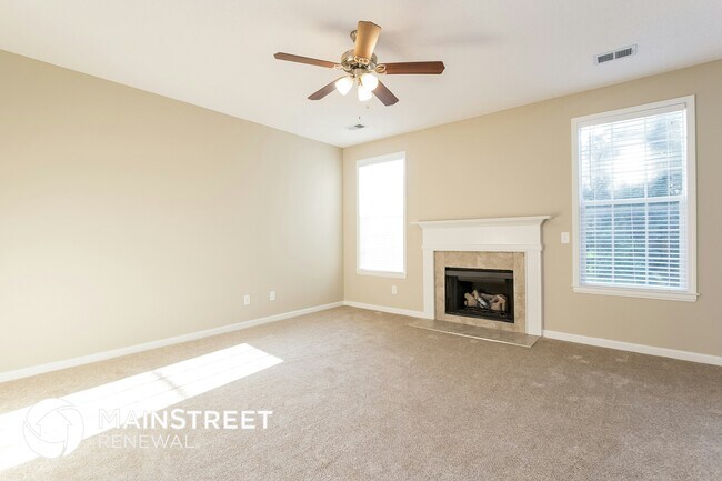 Photo - 4400 Feather Way