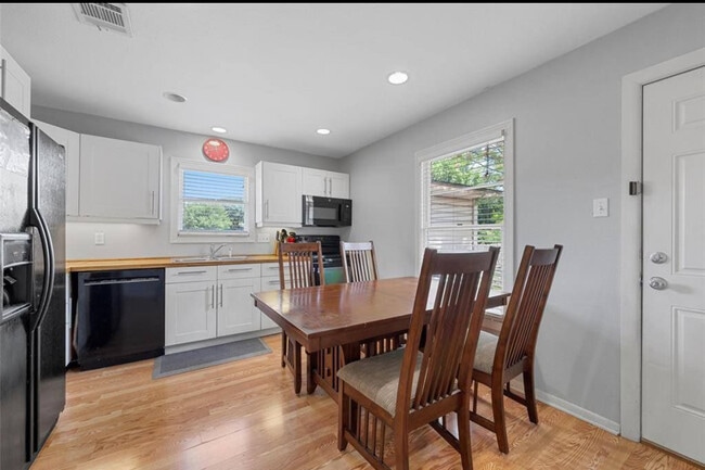 Photo - 1025 N 32nd St