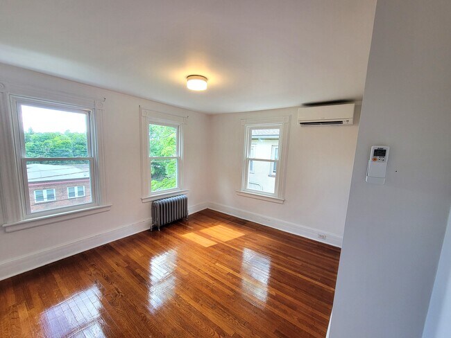 Photo - 299 Bruce Park Ave Unidad 1