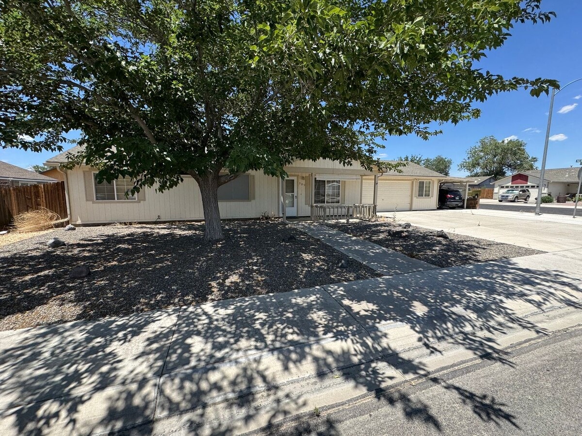 Charming 3 Bedroom Home - Charming 3 Bedroom Home